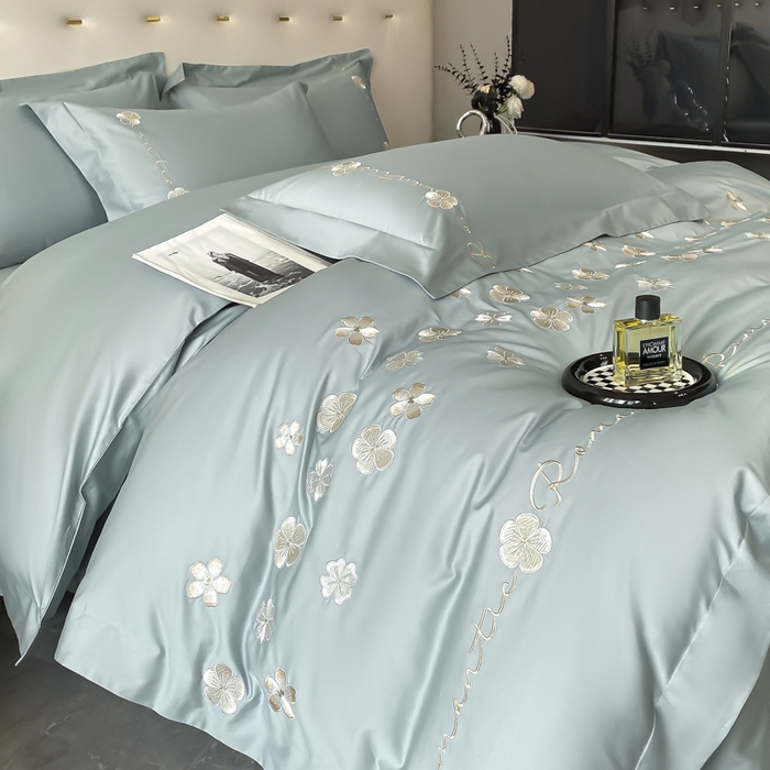 91家纺网 家纺一手货源 找家纺 置顶家纺 2025新款13372全棉刺绣四件套-桃花朵朵开 桃花朵朵开-繁星蓝