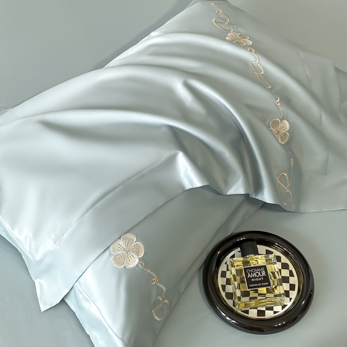 91家纺网 家纺一手货源 找家纺 置顶家纺 2025新款13372全棉刺绣四件套-桃花朵朵开 桃花朵朵开-繁星蓝