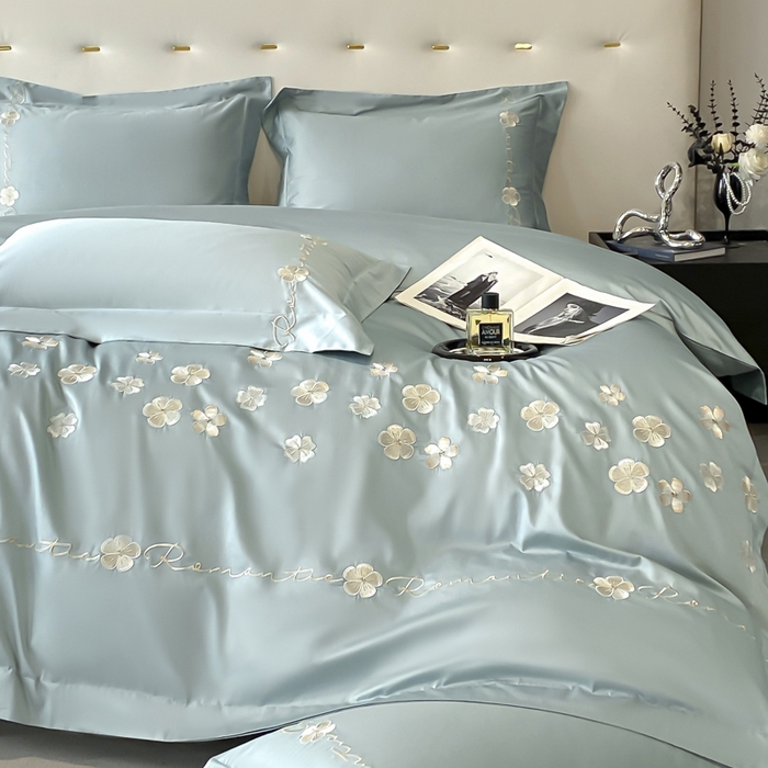 91家纺网 家纺一手货源 找家纺 置顶家纺 2025新款13372全棉刺绣四件套-桃花朵朵开 桃花朵朵开-繁星蓝