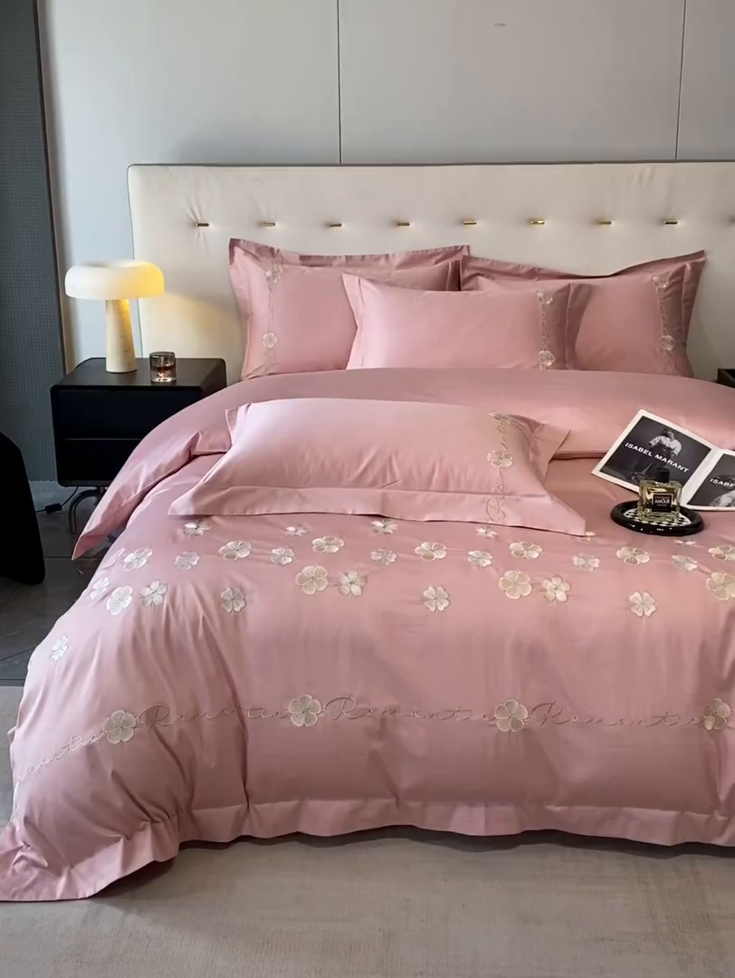 91家纺网 家纺一手货源 找家纺 置顶家纺 2025新款13372全棉刺绣四件套-桃花朵朵开 桃花朵朵开-浅豆沙