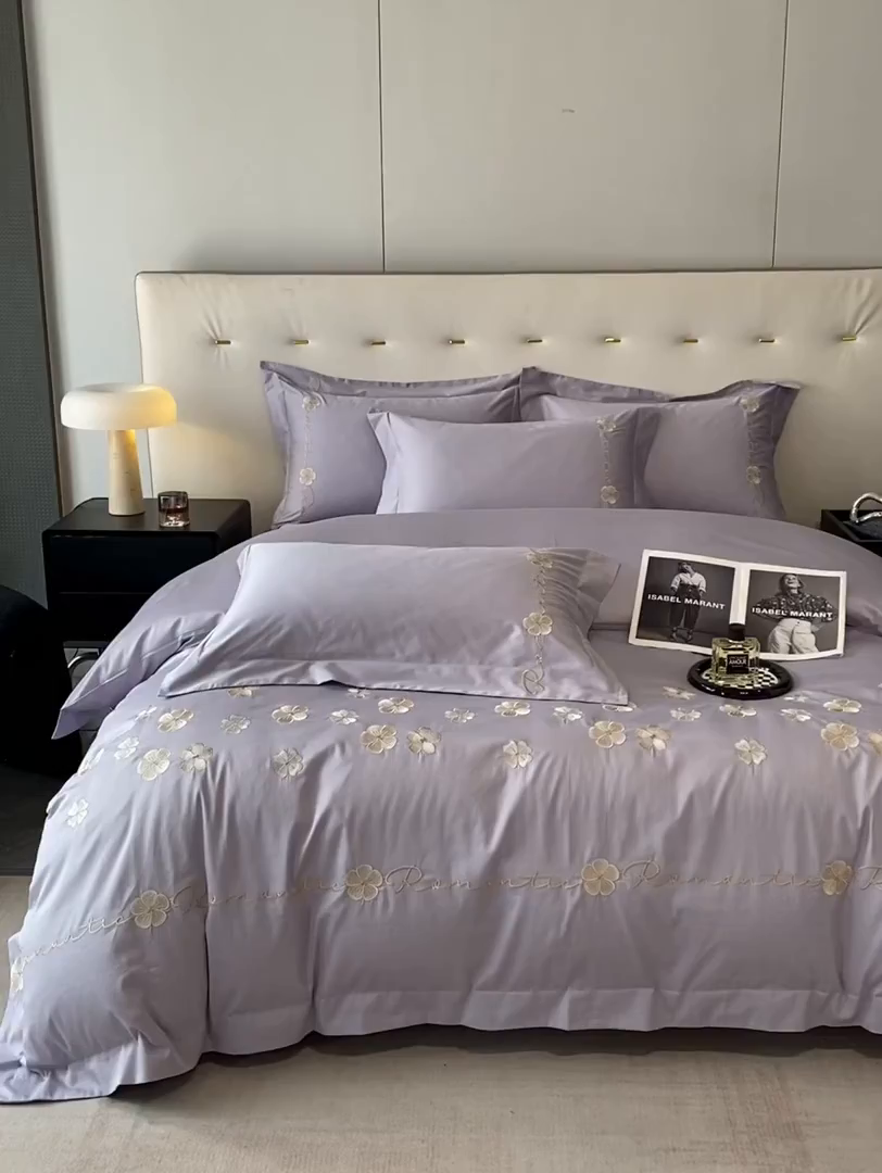 91家纺网 家纺一手货源 找家纺 置顶家纺 2025新款13372全棉刺绣四件套-桃花朵朵开 桃花朵朵开-雅紫