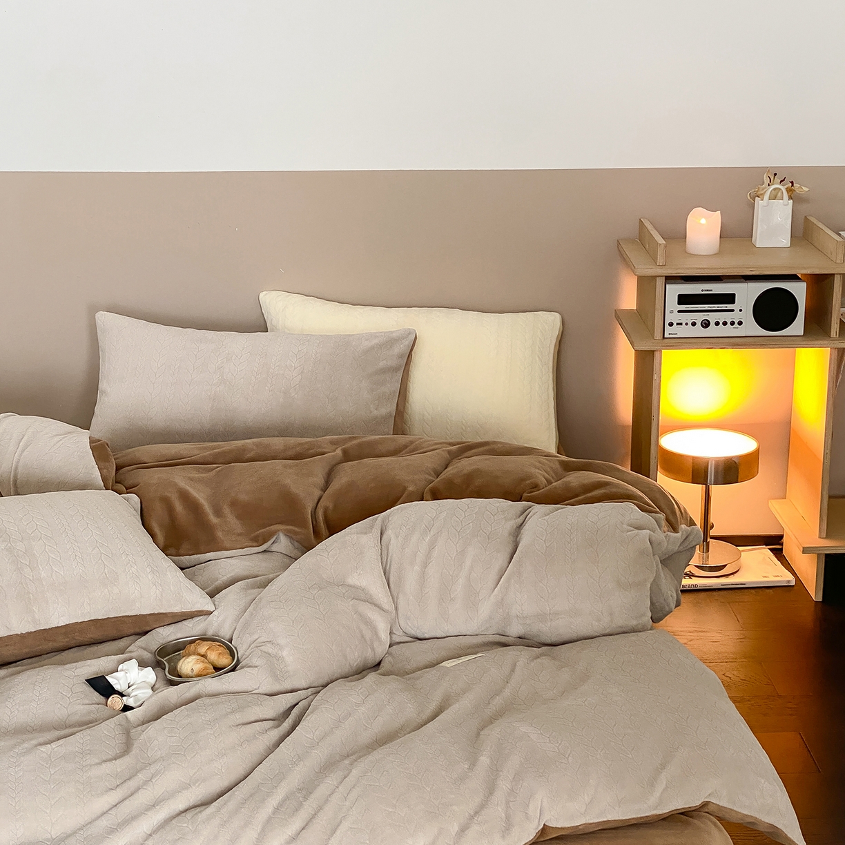 91家纺网 家纺一手货源 找家纺 玉宇阁家居 2025新款230g高克重牛奶绒立体提花雕花四件套-日暮Lorena（168/228/248/248/248/268（券后控价） 床笠款套件可定制（适用于 10-22cm 高床垫）） 日暮