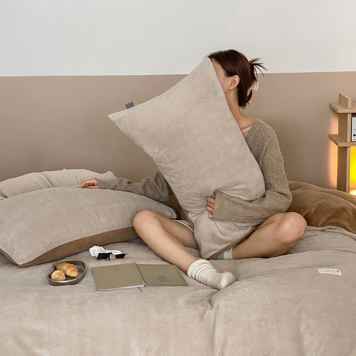 91家纺网 家纺一手货源 找家纺 玉宇阁家居 2025新款230g高克重牛奶绒立体提花雕花四件套-日暮Lorena（168/228/248/248/248/268（券后控价） 床笠款套件可定制（适用于 10-22cm 高床垫）） 日暮