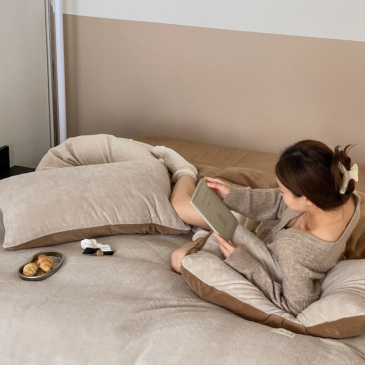 91家纺网 家纺一手货源 找家纺 玉宇阁家居 2025新款230g高克重牛奶绒立体提花雕花四件套-日暮Lorena（168/228/248/248/248/268（券后控价） 床笠款套件可定制（适用于 10-22cm 高床垫）） 日暮