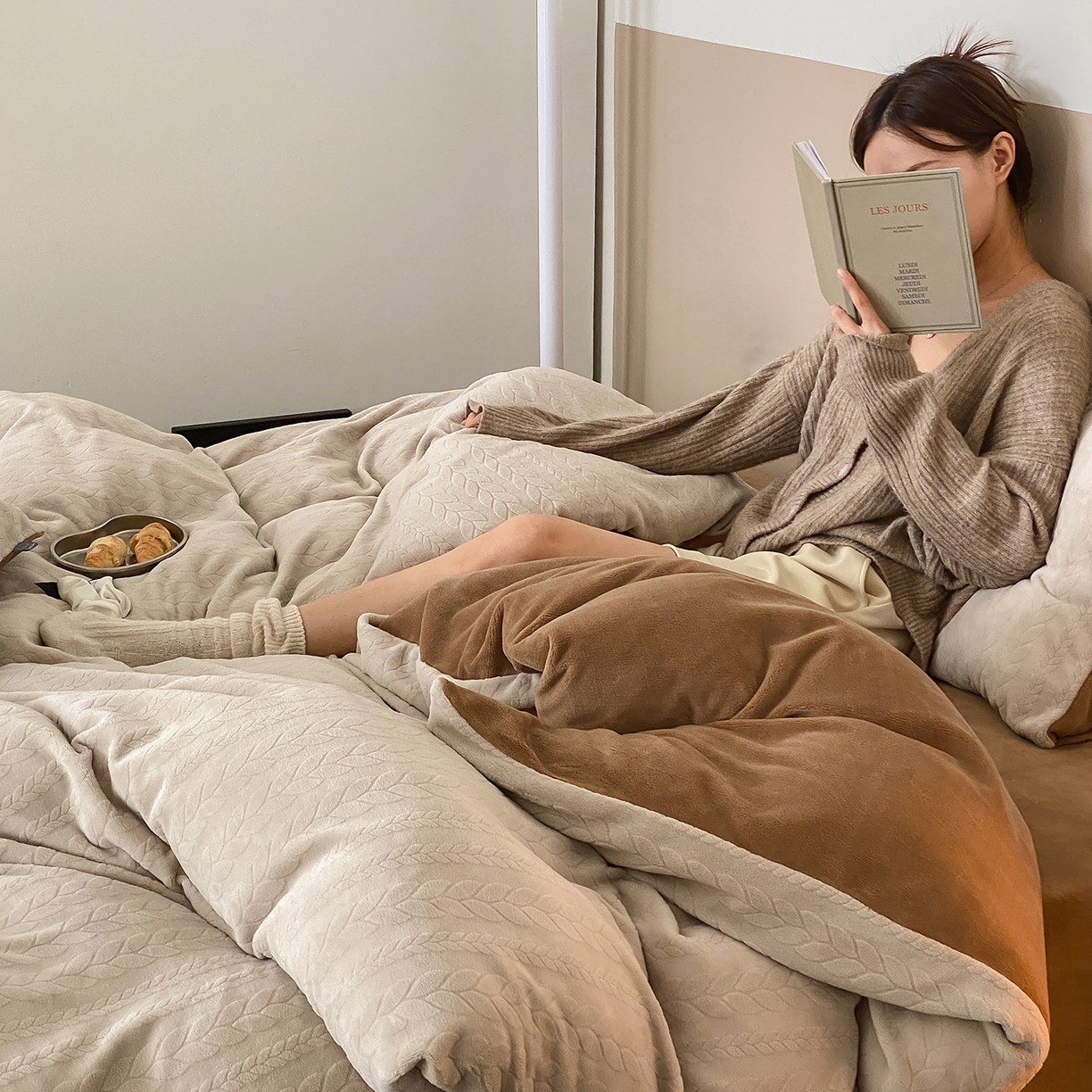 91家纺网 家纺一手货源 找家纺 玉宇阁家居 2025新款230g高克重牛奶绒立体提花雕花四件套-日暮Lorena（168/228/248/248/248/268（券后控价） 床笠款套件可定制（适用于 10-22cm 高床垫）） 日暮