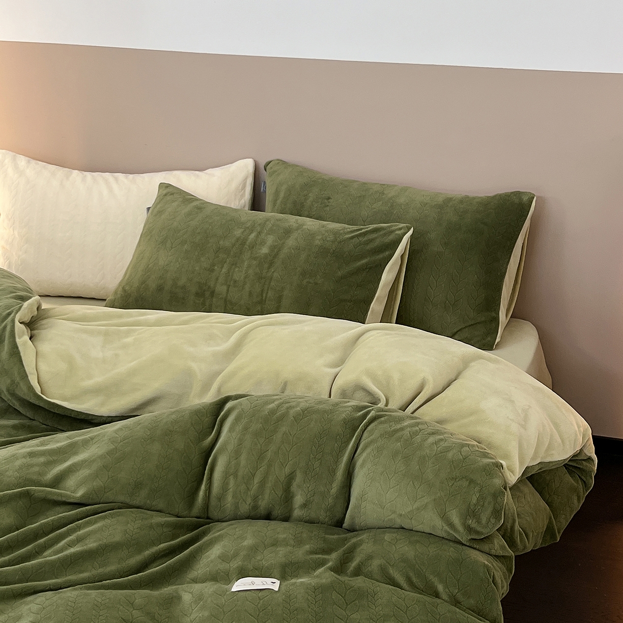 91家纺网 家纺一手货源 找家纺 玉宇阁家居 2025新款230g高克重牛奶绒立体提花雕花四件套-日暮Lorena（168/228/248/248/248/268（券后控价） 床笠款套件可定制（适用于 10-22cm 高床垫）） 日暮