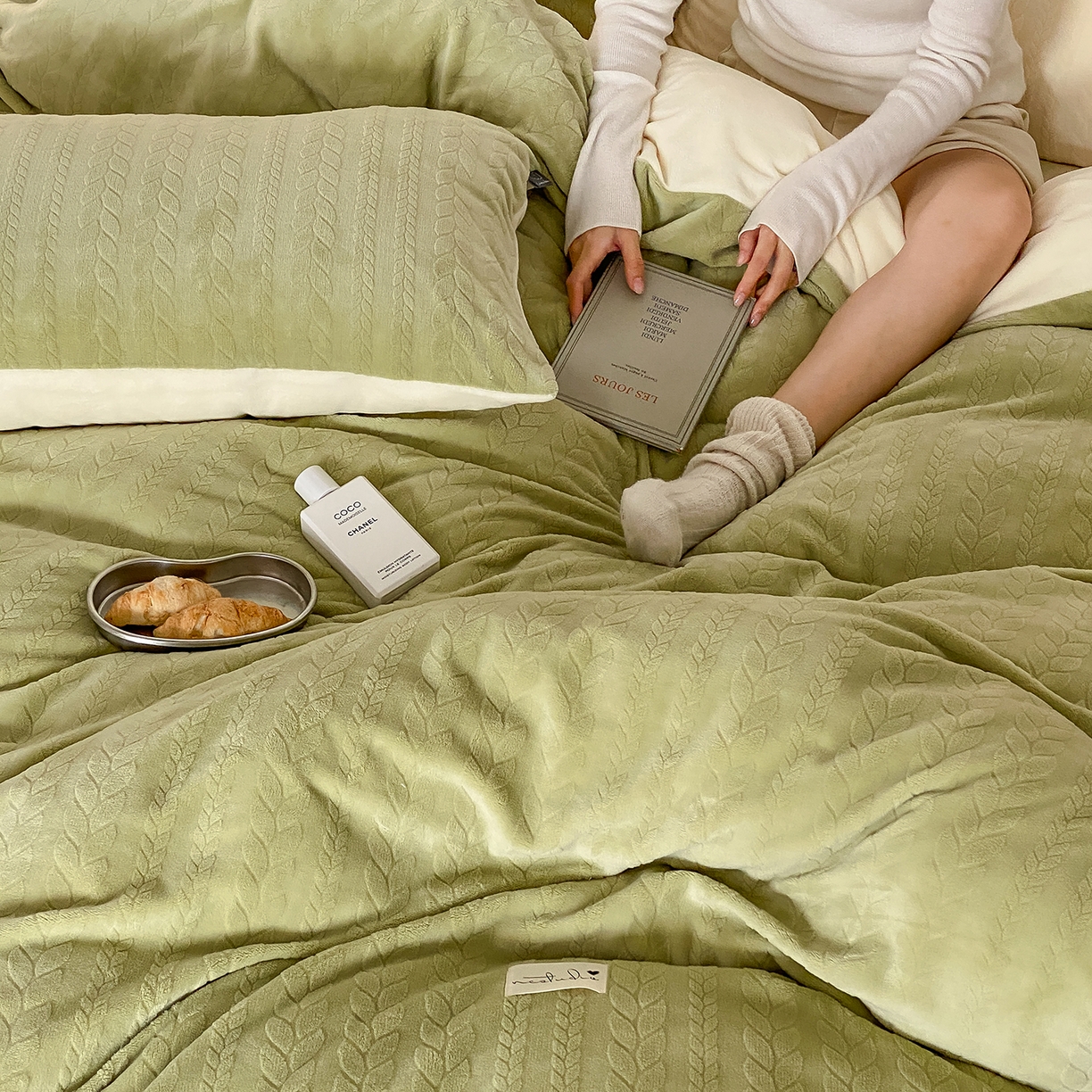 91家纺网 家纺一手货源 找家纺 玉宇阁家居 2025新款230g高克重牛奶绒立体提花雕花四件套-日暮Lorena（168/228/248/248/248/268（券后控价） 床笠款套件可定制（适用于 10-22cm 高床垫）） 日暮