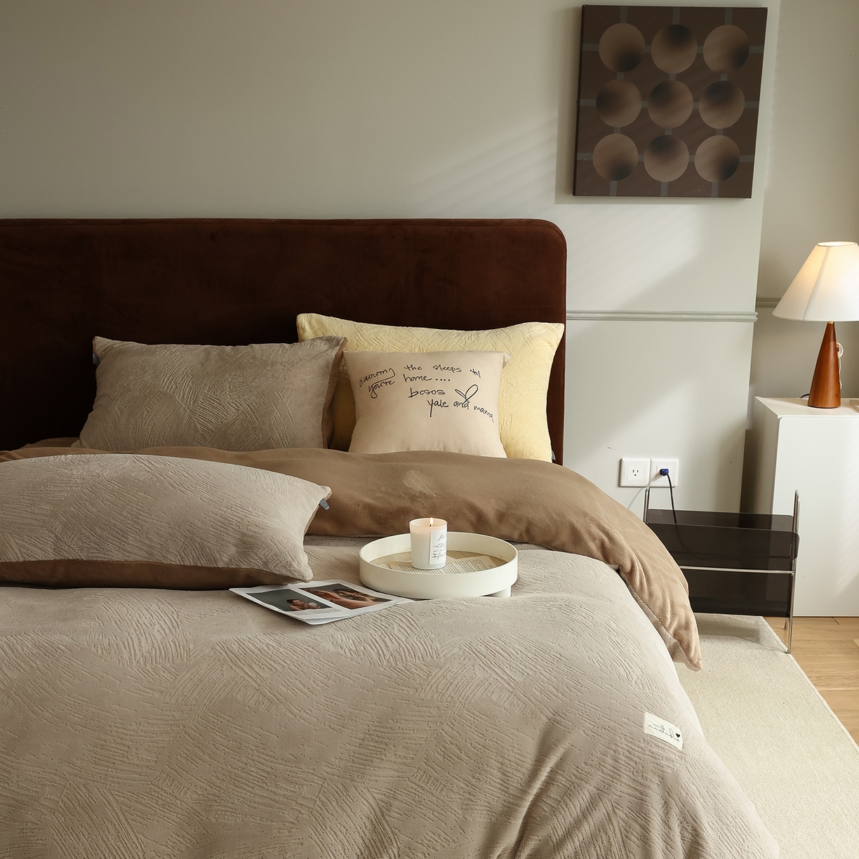 91家纺网 家纺一手货源 找家纺 玉宇阁家居 2025新款230g高克重牛奶绒立体提花雕花四件套-速写（168/228/248/248/248/268（券后控价） 床笠款套件可定制（适用于 10-22cm 高床垫）） 速写-奶茶+可可