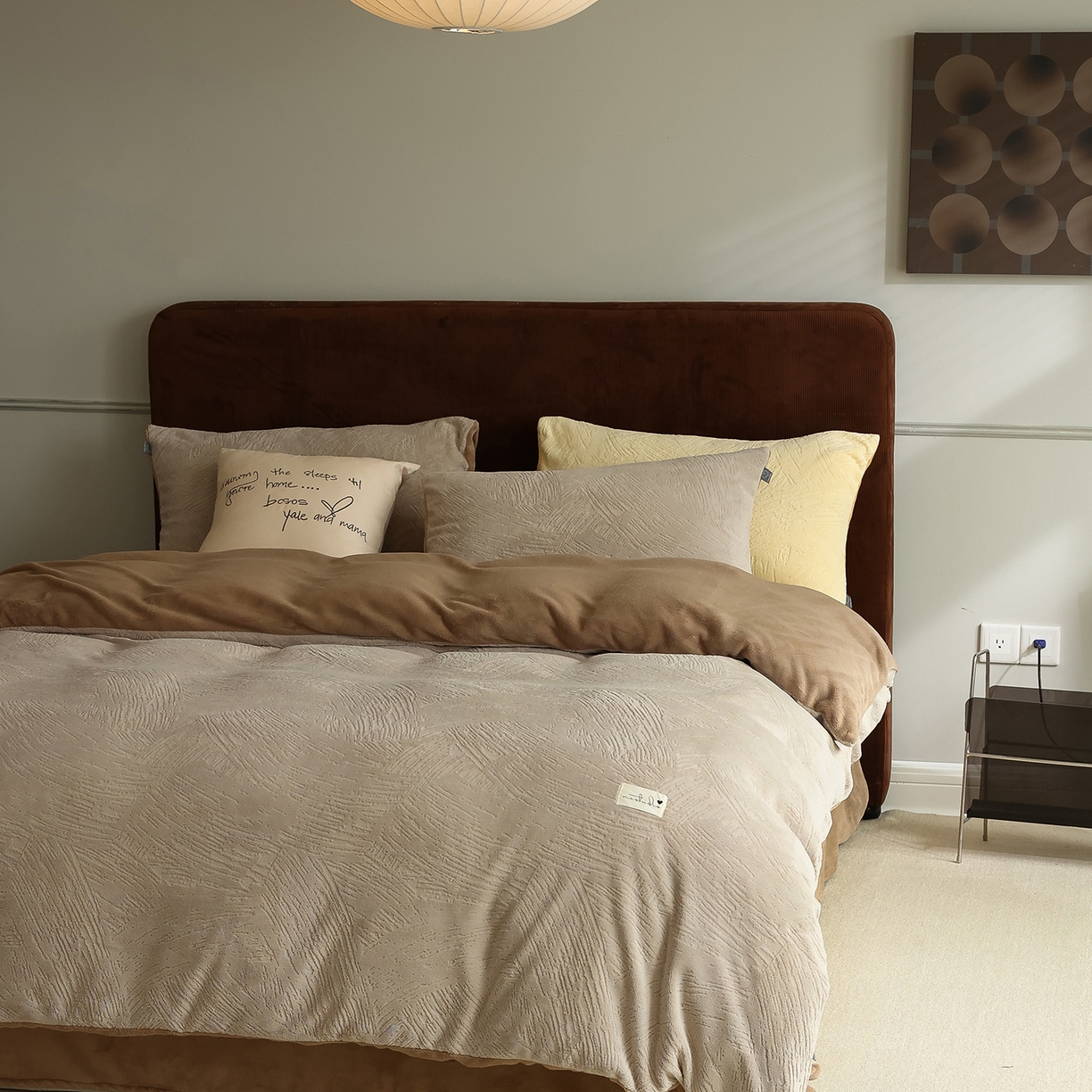 91家纺网 家纺一手货源 找家纺 玉宇阁家居 2025新款230g高克重牛奶绒立体提花雕花四件套-速写（168/228/248/248/248/268（券后控价） 床笠款套件可定制（适用于 10-22cm 高床垫）） 速写-奶茶+可可