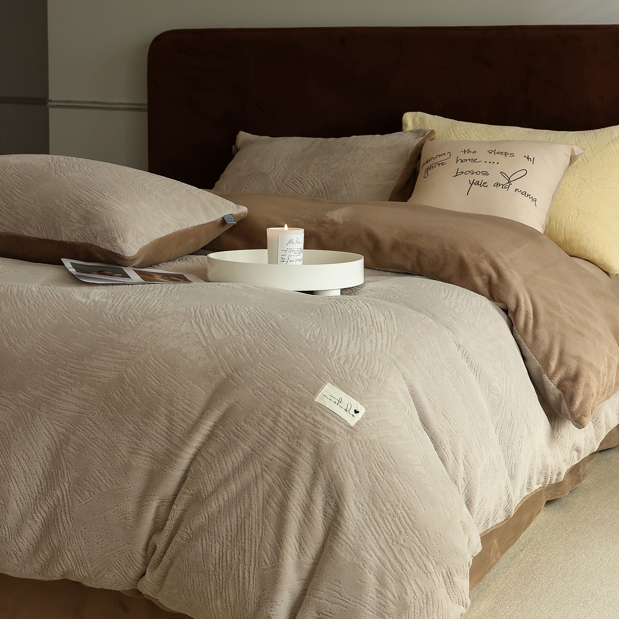 91家纺网 家纺一手货源 找家纺 玉宇阁家居 2025新款230g高克重牛奶绒立体提花雕花四件套-速写（168/228/248/248/248/268（券后控价） 床笠款套件可定制（适用于 10-22cm 高床垫）） 速写-奶茶+可可