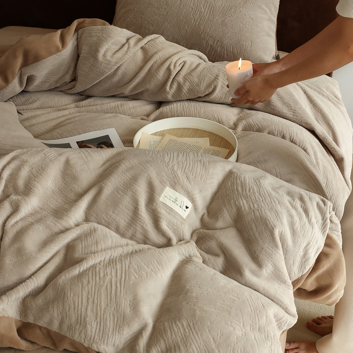 91家纺网 家纺一手货源 找家纺 玉宇阁家居 2025新款230g高克重牛奶绒立体提花雕花四件套-速写（168/228/248/248/248/268（券后控价） 床笠款套件可定制（适用于 10-22cm 高床垫）） 速写-奶茶+可可