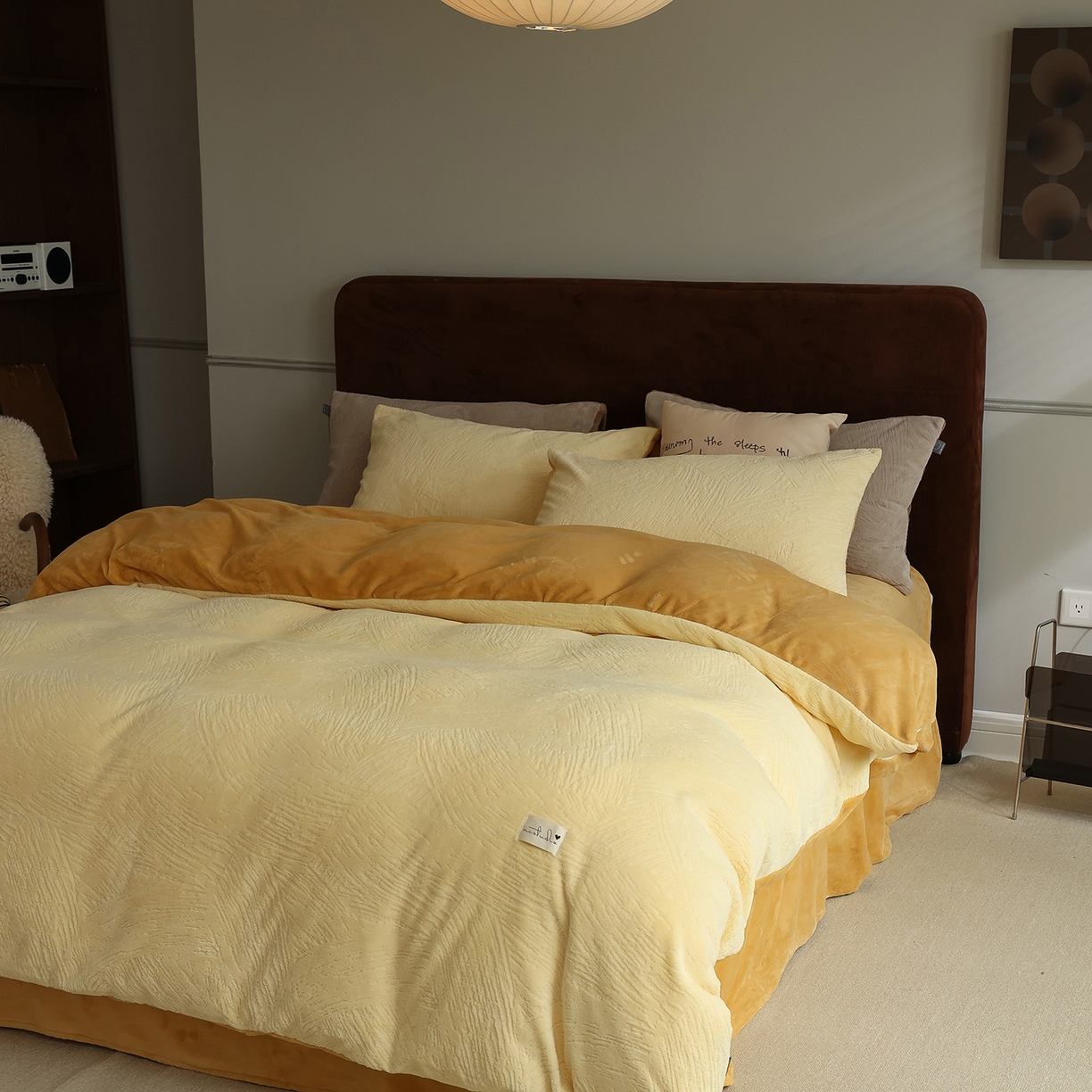 91家纺网 家纺一手货源 找家纺 玉宇阁家居 2025新款230g高克重牛奶绒立体提花雕花四件套-速写（168/228/248/248/248/268（券后控价） 床笠款套件可定制（适用于 10-22cm 高床垫）） 速写-芝士奶黄+