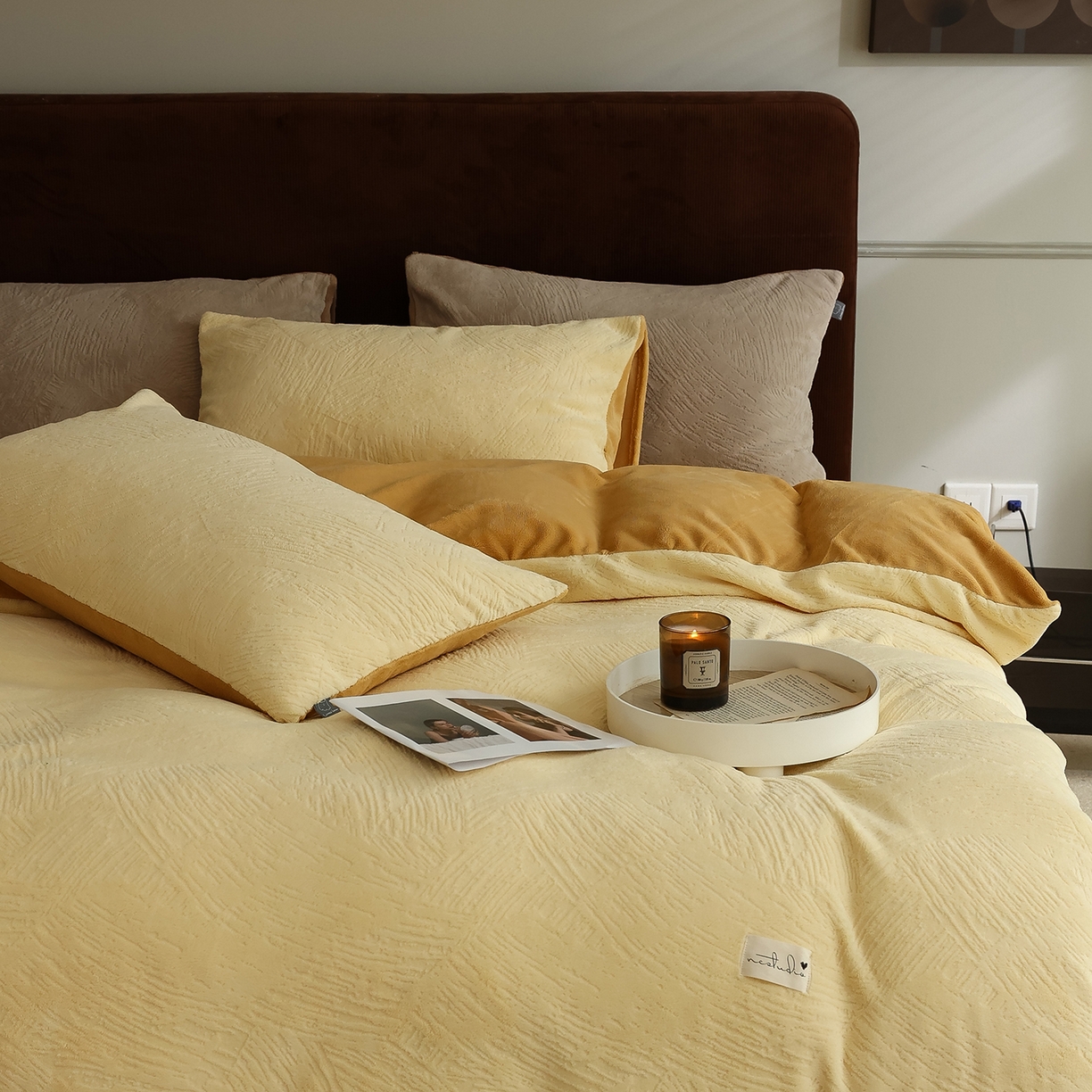 91家纺网 家纺一手货源 找家纺 玉宇阁家居 2025新款230g高克重牛奶绒立体提花雕花四件套-速写（168/228/248/248/248/268（券后控价） 床笠款套件可定制（适用于 10-22cm 高床垫）） 速写-芝士奶黄+