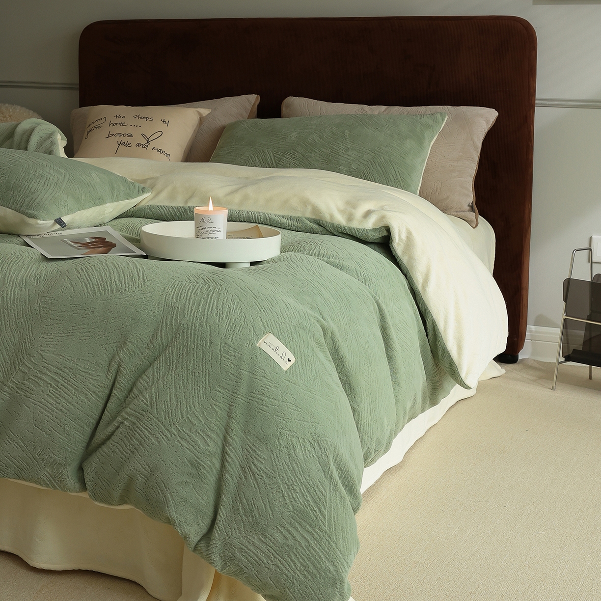 91家纺网 家纺一手货源 找家纺 玉宇阁家居 2025新款230g高克重牛奶绒立体提花雕花四件套-速写（168/228/248/248/248/268（券后控价） 床笠款套件可定制（适用于 10-22cm 高床垫）） 速写-豆蔻绿+杏