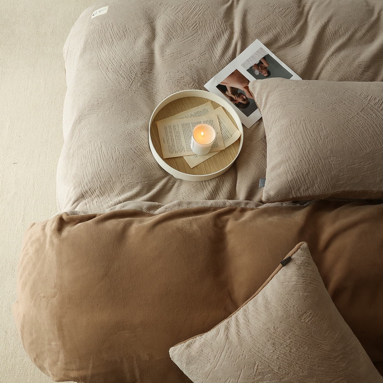 91家纺网 家纺一手货源 找家纺 玉宇阁家居 2025新款230g高克重牛奶绒立体提花雕花四件套-速写（168/228/248/248/248/268（券后控价） 床笠款套件可定制（适用于 10-22cm 高床垫）） 速写-奶茶+可可