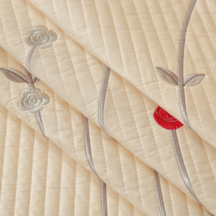 91家纺网 家纺一手货源 找家纺 OL家纺 2025新款全棉夹棉床盖三件套-玫瑰系列 杏仁黄