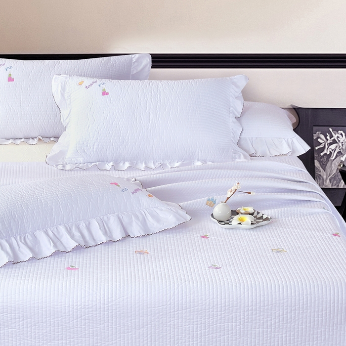 91家纺网 家纺一手货源 找家纺 OL家纺 2025新款全棉夹棉床盖三件套-芭比系列 铅白色