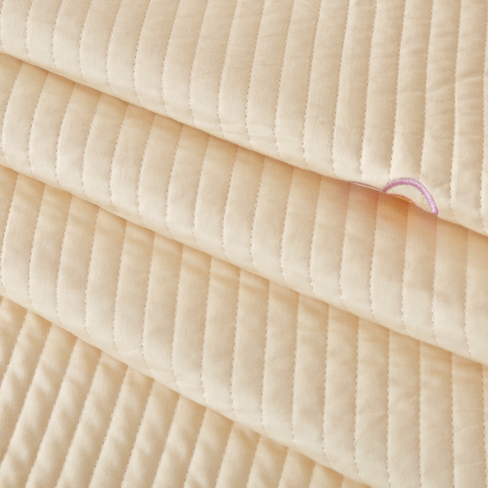 91家纺网 家纺一手货源 找家纺 OL家纺 2025新款全棉夹棉床盖三件套-芭比系列 杏仁黄