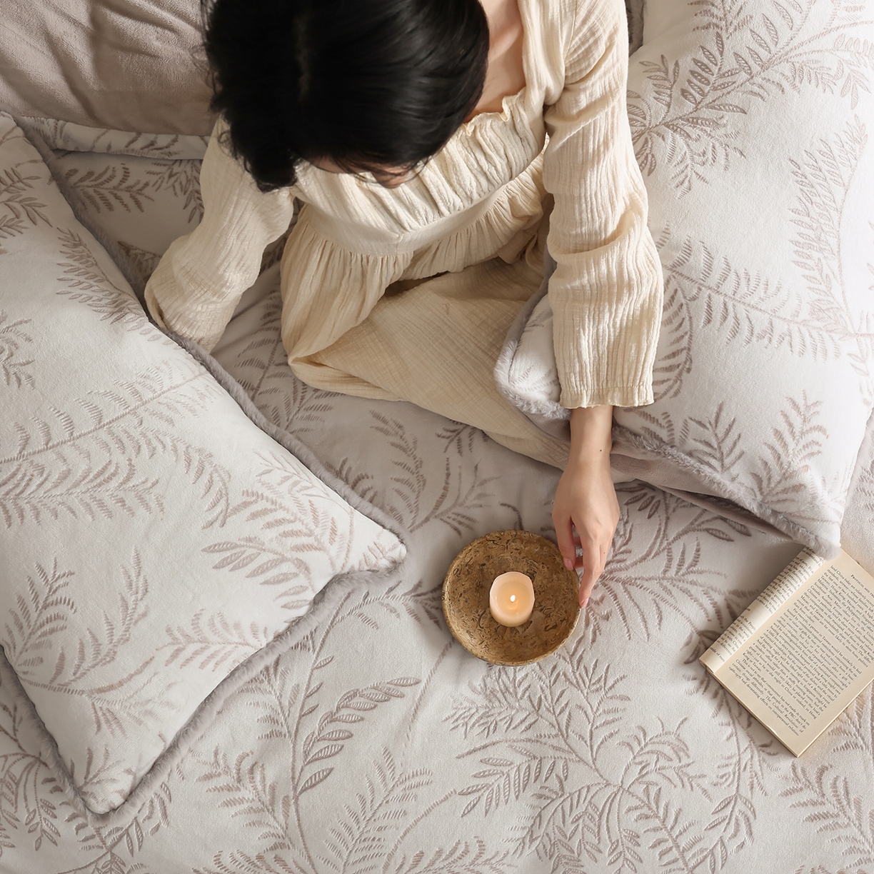 91家纺网 家纺一手货源 找家纺 （总）玉宇阁家居 2025新款230g高克重牛奶绒立体提花雕花四件套-雪松之境（178/248/268/268/268/288（券后控价） 床笠款套件可定制（适用于 10-22cm 高床垫））