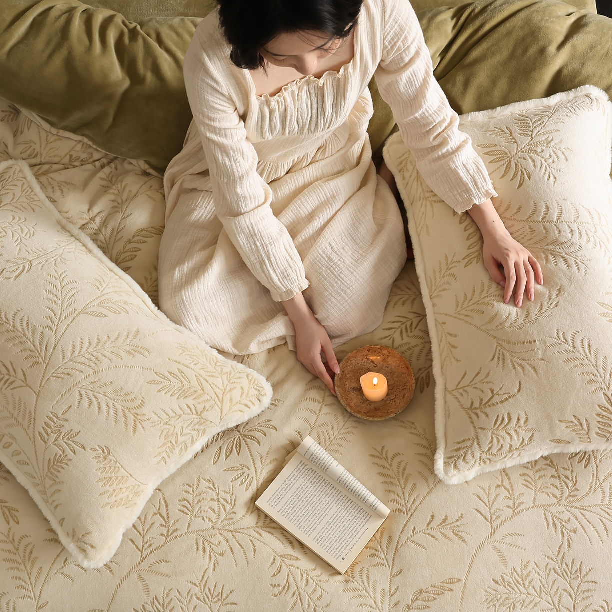 91家纺网 家纺一手货源 找家纺 玉宇阁家居 2025新款230g高克重牛奶绒立体提花雕花四件套-雪松之境（178/248/268/268/268/288（券后控价） 床笠款套件可定制（适用于 10-22cm 高床垫）） 雪松之境-松