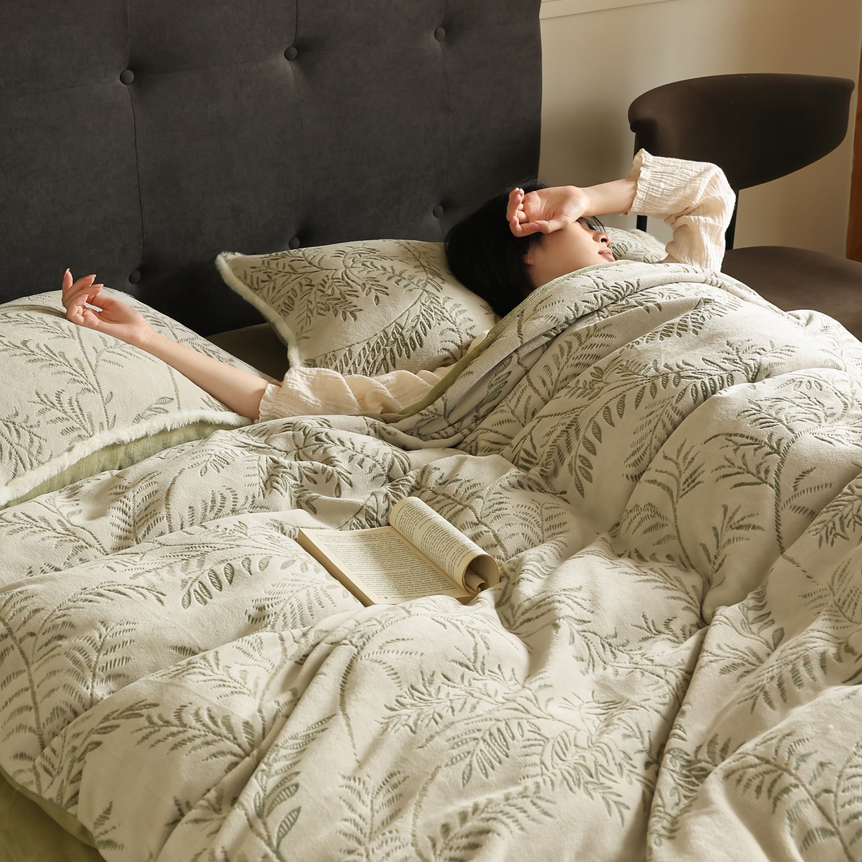 91家纺网 家纺一手货源 找家纺 玉宇阁家居 2025新款230g高克重牛奶绒立体提花雕花四件套-雪松之境（178/248/268/268/268/288（券后控价） 床笠款套件可定制（适用于 10-22cm 高床垫）） 雪松之境-雪