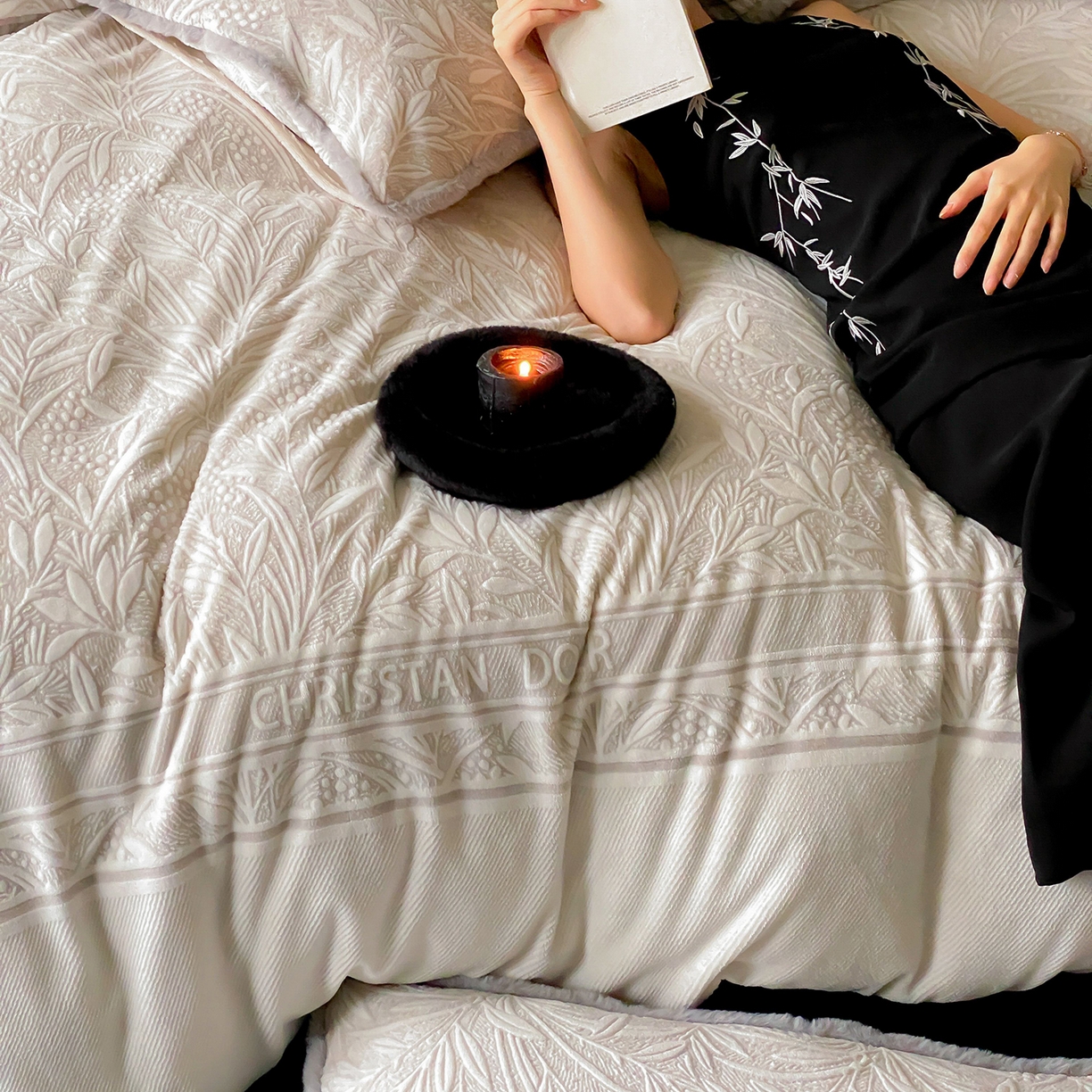 91家纺网 家纺一手货源 找家纺 （总）玉宇阁家居 2025新款230g高克重牛奶绒立体双色提花雕花四件套-云初（178/248/268/268/268/288（券后控价） 床笠款套件可定制（适用于 10-22cm 高床垫））