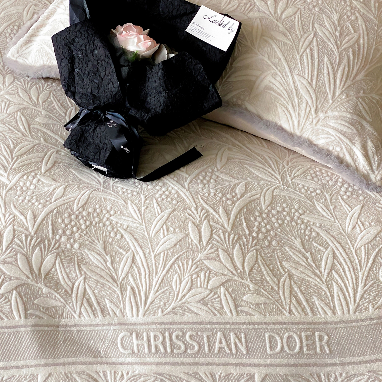 91家纺网 家纺一手货源 找家纺 （总）玉宇阁家居 2025新款230g高克重牛奶绒立体双色提花雕花四件套-云初（178/248/268/268/268/288（券后控价） 床笠款套件可定制（适用于 10-22cm 高床垫））