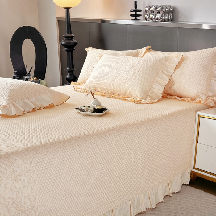 91家纺网 家纺一手货源 找家纺 OL家纺 2025新款全棉夹棉床盖三件套-欧花系列 杏仁黄