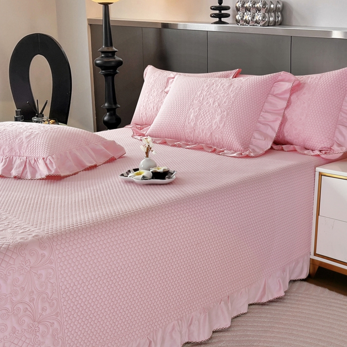 91家纺网 家纺一手货源 找家纺 OL家纺 2025新款全棉夹棉床盖三件套-欧花系列 桃夭粉