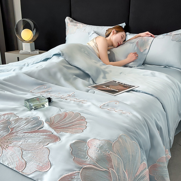 91家纺网 家纺一手货源 找家纺 置顶家纺 2025新款水洗天丝夏被四件套-coco小姐 COCO小姐-浅蓝