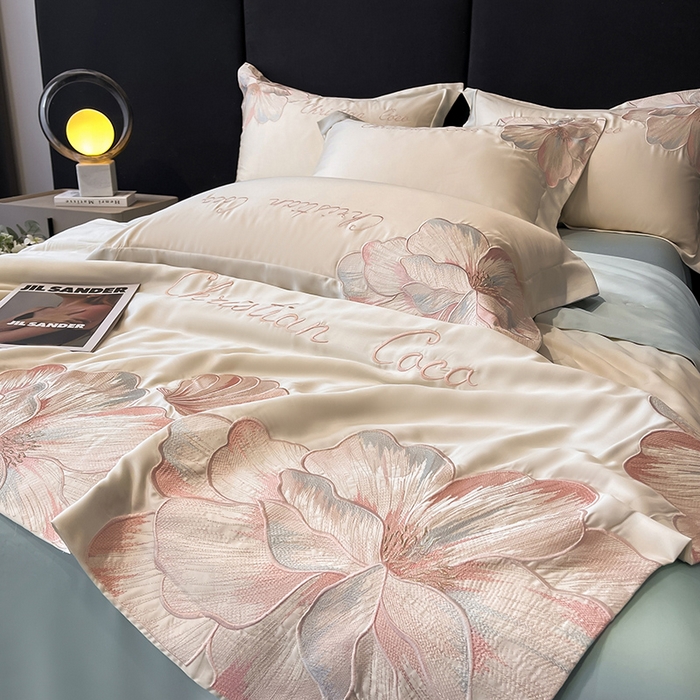 91家纺网 家纺一手货源 找家纺 置顶家纺 2025新款水洗天丝夏被四件套-coco小姐 COCO小姐-白+繁星蓝