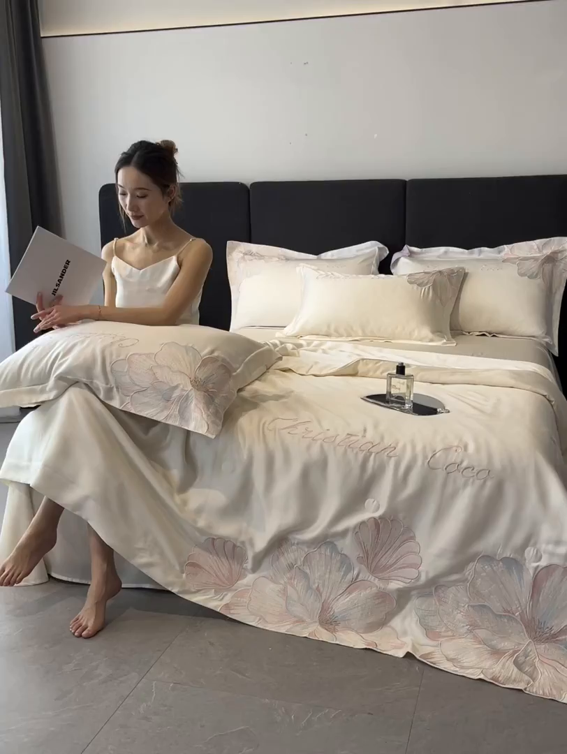 91家纺网 家纺一手货源 找家纺 置顶家纺 2025新款水洗天丝夏被四件套-coco小姐 COCO小姐-奶昔白