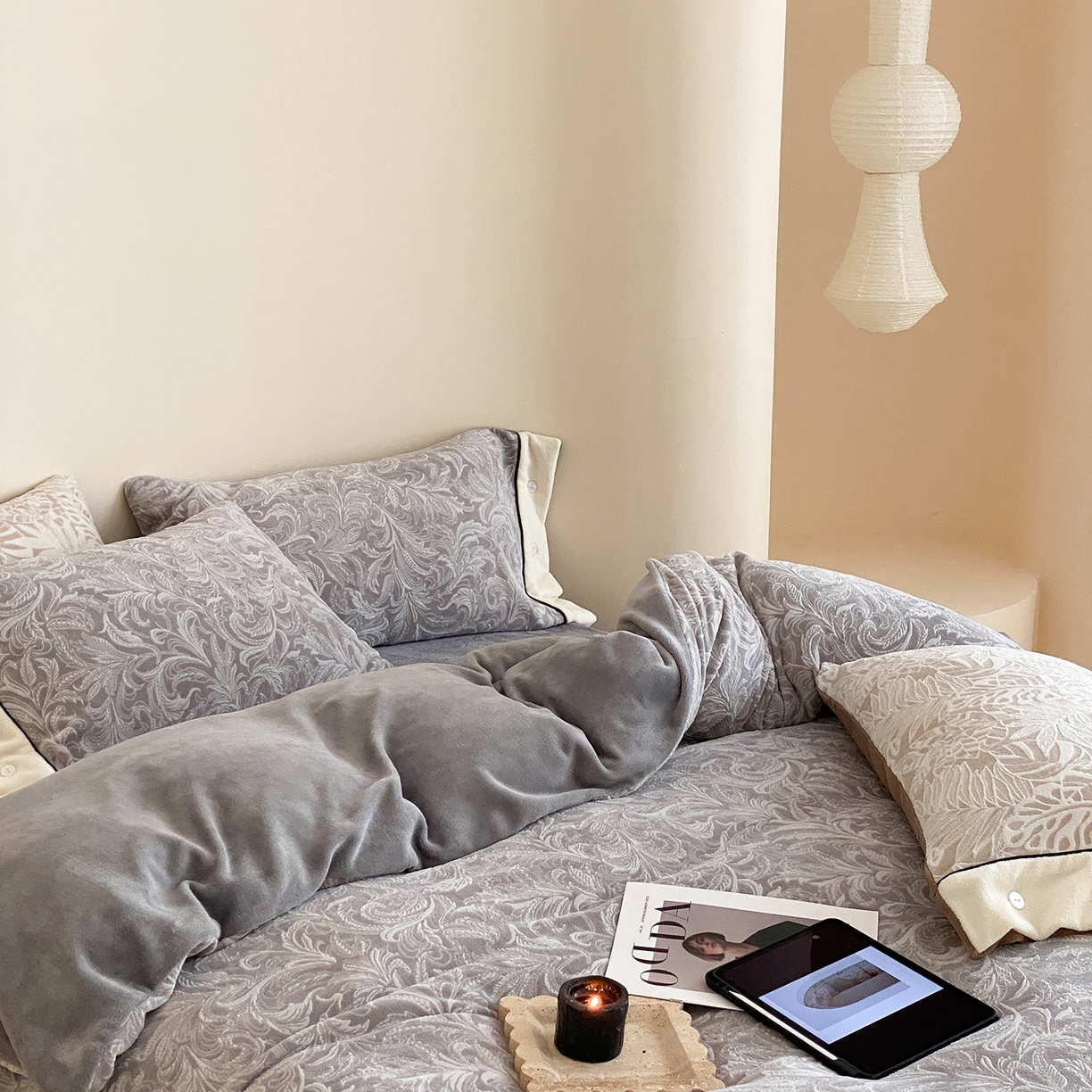 91家纺网 家纺一手货源 找家纺 （总）玉宇阁家居 2025新款双色提花雕花牛奶绒四件套-云深查白（178/248/268/268/268/288（券后控价） 床笠款套件可定制（适用于 10-22cm 高床垫））