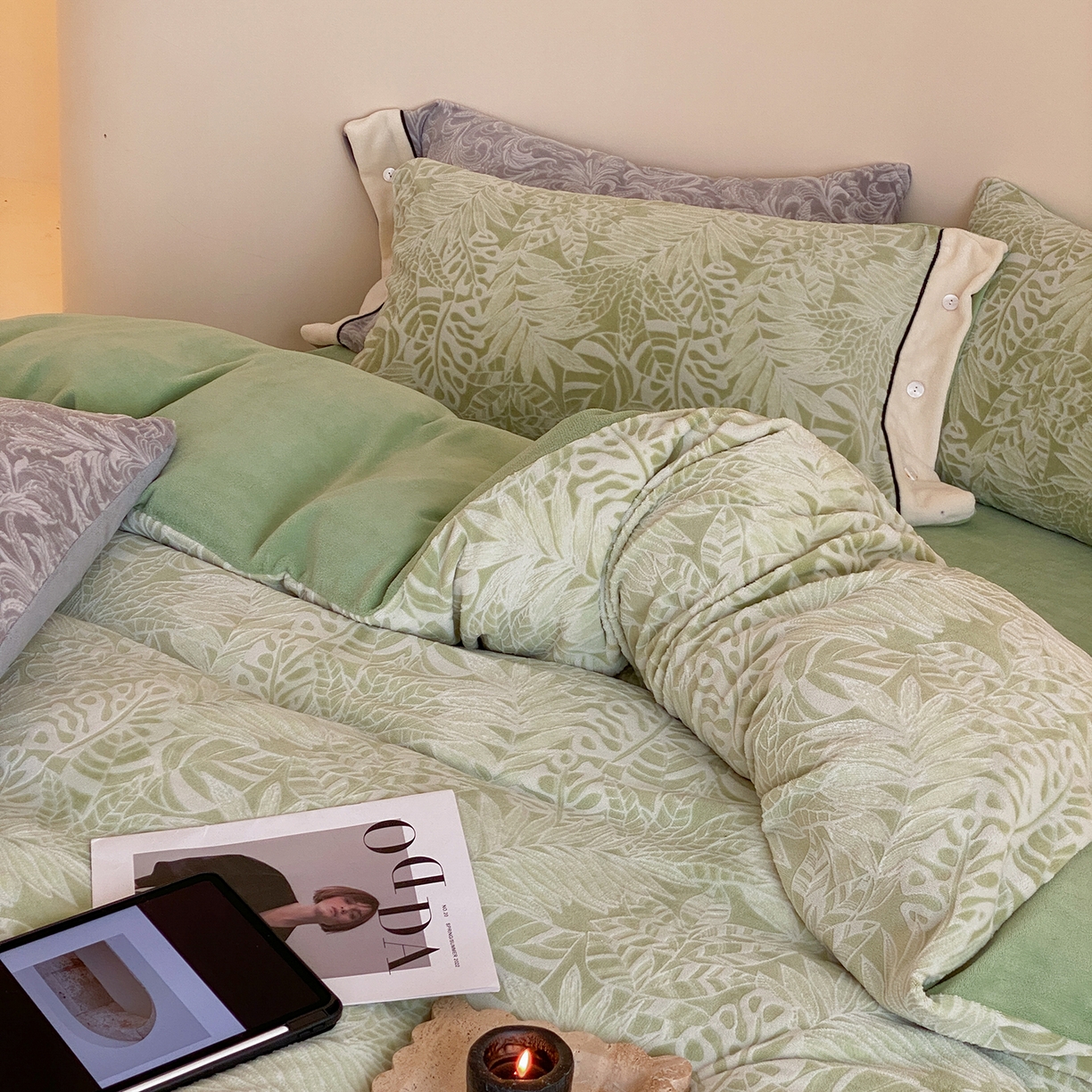 91家纺网 家纺一手货源 找家纺 玉宇阁家居 2025新款双色提花雕花牛奶绒四件套-云深查白（178/248/268/268/268/288（券后控价） 床笠款套件可定制（适用于 10-22cm 高床垫）） 云深查白-空山绿