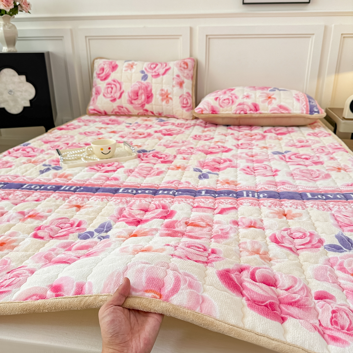 91家纺网 家纺一手货源 找家纺 棉森家纺 2025新款亲肤舒适高克重牛奶绒夹棉床褥床垫垫子 爱相随