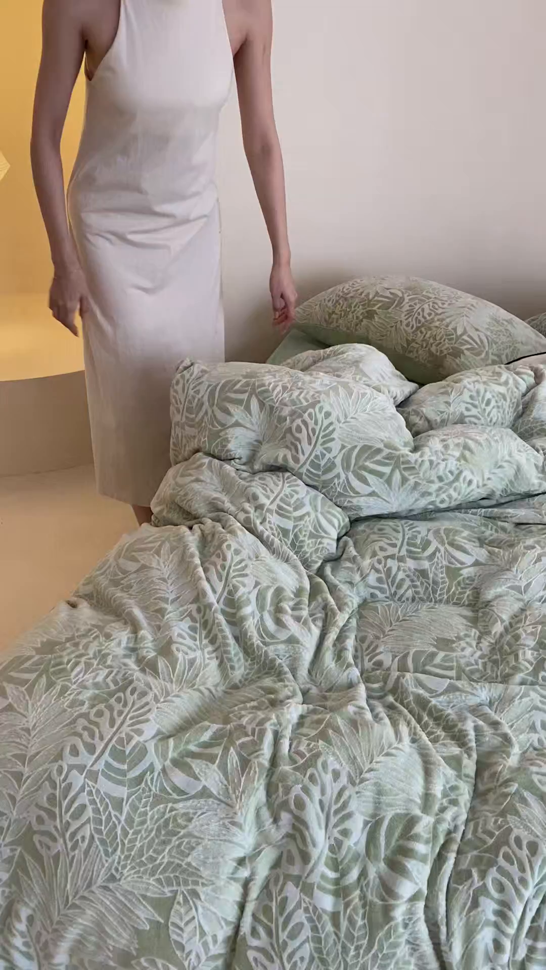 91家纺网 家纺一手货源 找家纺 玉宇阁家居 2025新款双色提花雕花牛奶绒四件套-云深查白（178/248/268/268/268/288（券后控价） 床笠款套件可定制（适用于 10-22cm 高床垫）） 云深查白-空山绿