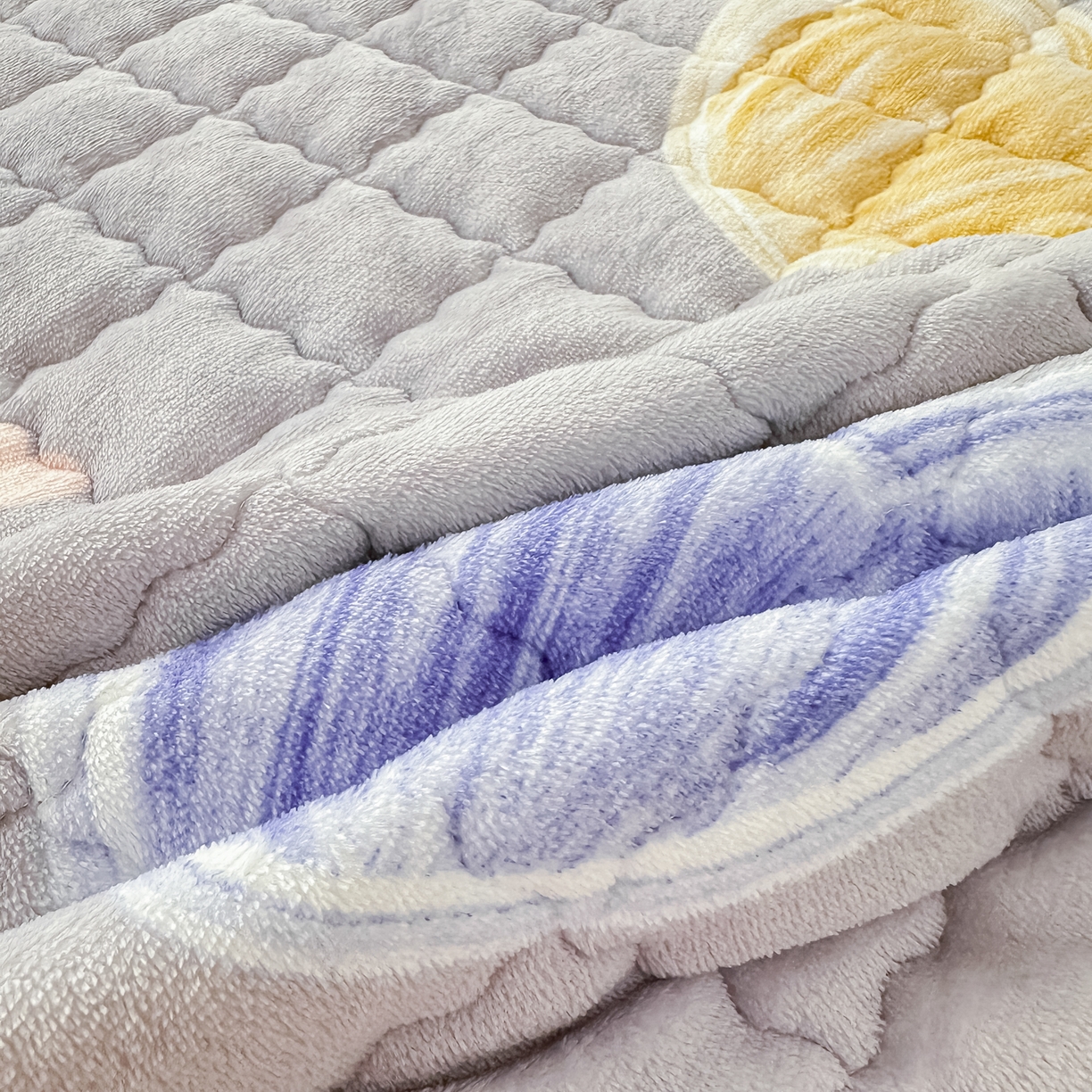 91家纺网 家纺一手货源 找家纺 棉森家纺 2025新款亲肤舒适高克重牛奶绒夹棉床褥床垫垫子 爱心蓝色