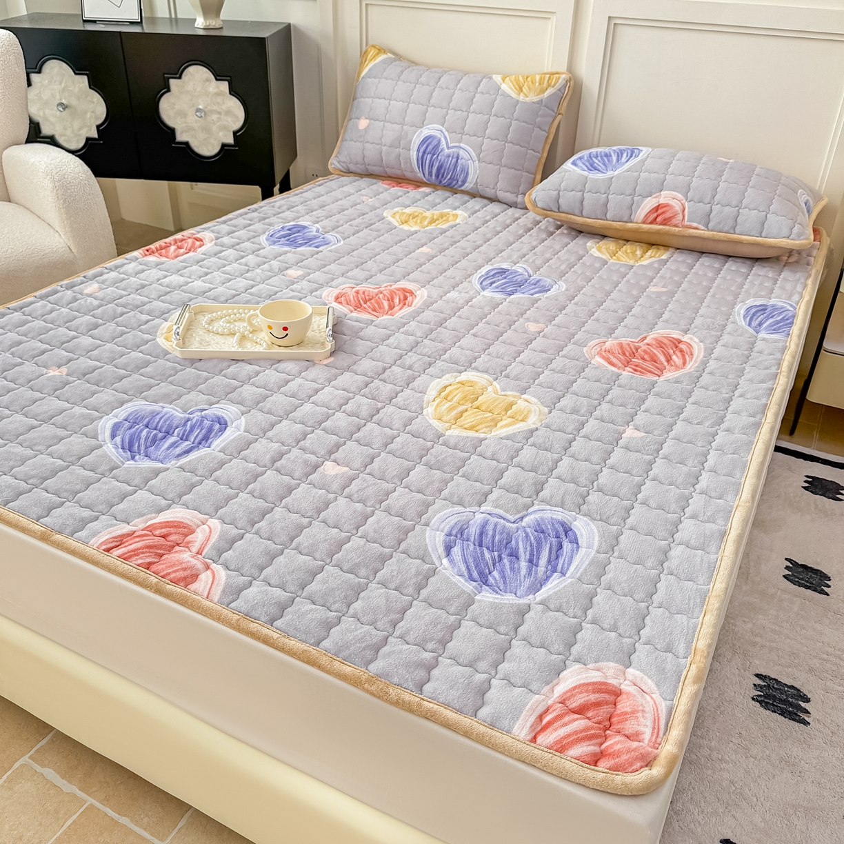 91家纺网 家纺一手货源 找家纺 棉森家纺 2025新款亲肤舒适高克重牛奶绒夹棉床褥床垫垫子 爱心蓝色