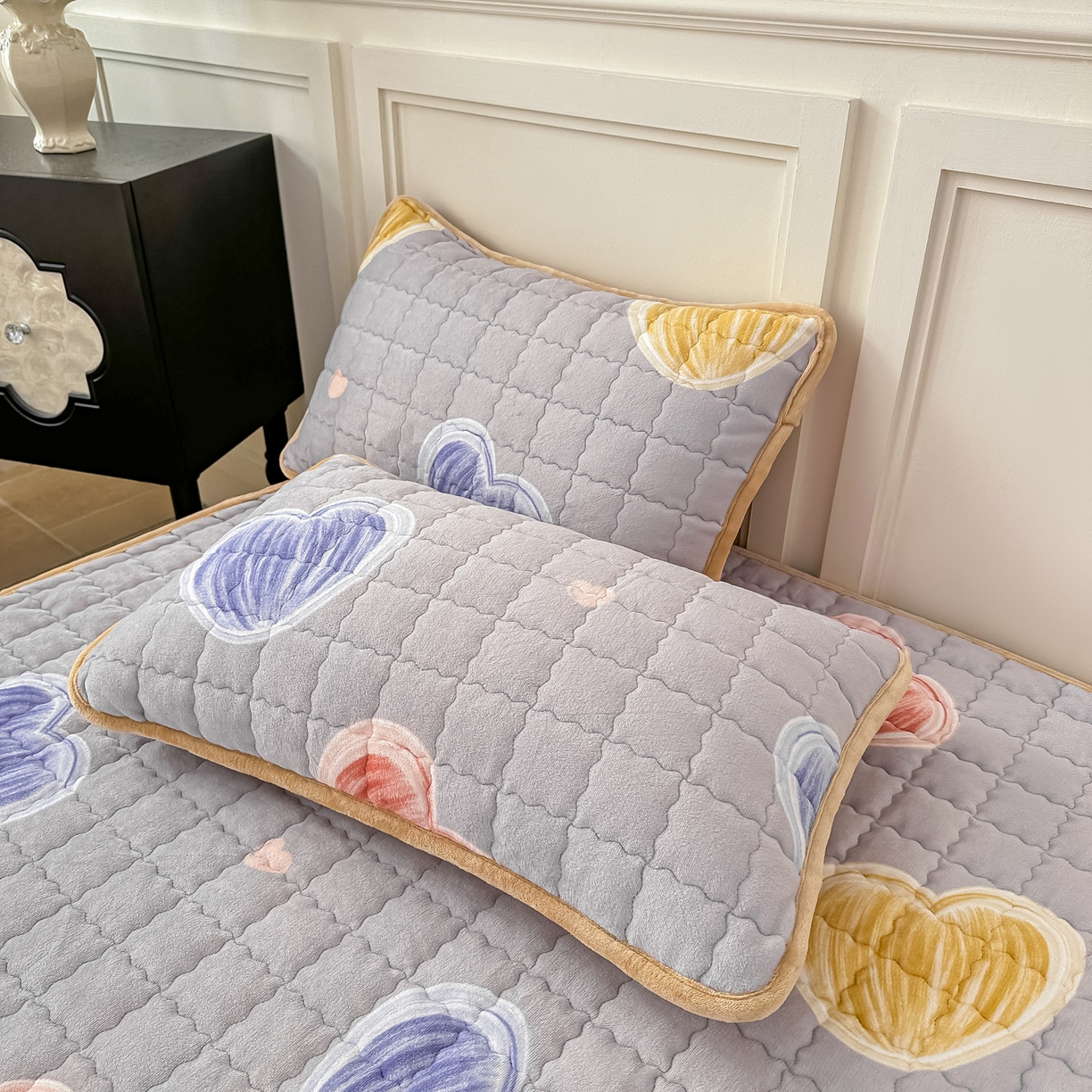 91家纺网 家纺一手货源 找家纺 棉森家纺 2025新款亲肤舒适高克重牛奶绒夹棉床褥床垫垫子 爱心蓝色