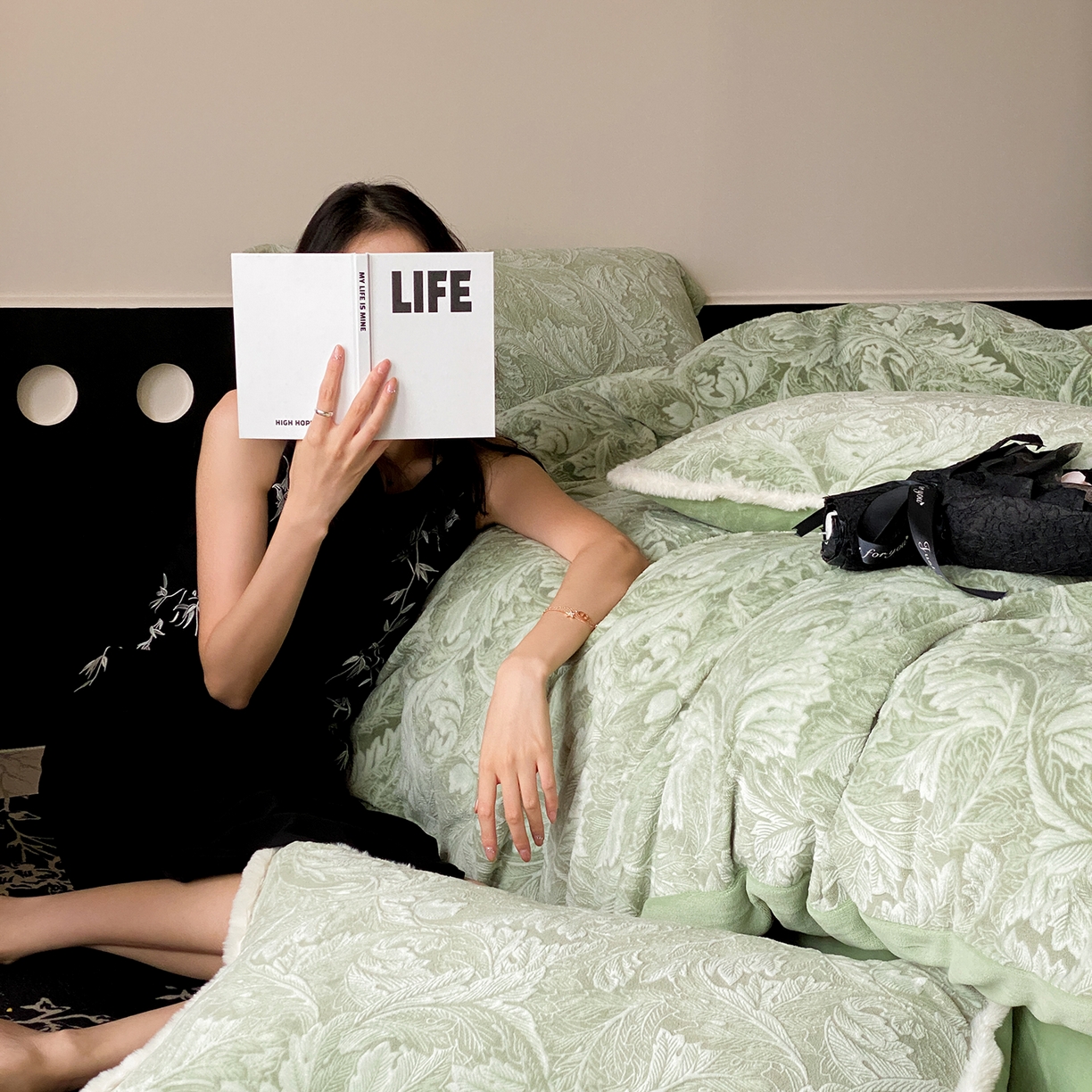 91家纺网 家纺一手货源 找家纺 玉宇阁家居 2025新款双色提花雕花牛奶绒四件套-佩里斯午后（178/248/268/268/268/288（券后控价） 床笠款套件可定制（适用于 10-22cm 高床垫）） 佩里斯午后-春晨绿