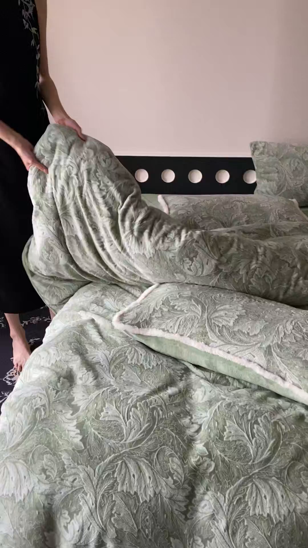 91家纺网 家纺一手货源 找家纺 （总）玉宇阁家居 2025新款双色提花雕花牛奶绒四件套-佩里斯午后（178/248/268/268/268/288（券后控价） 床笠款套件可定制（适用于 10-22cm 高床垫））