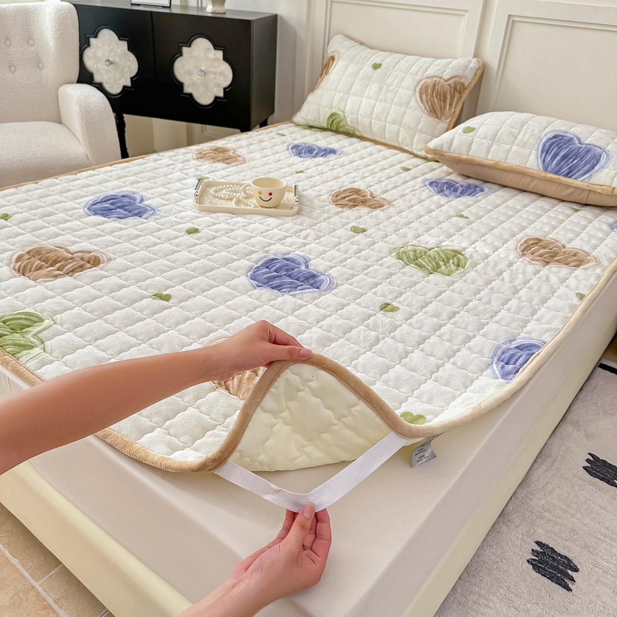 91家纺网 家纺一手货源 找家纺 棉森家纺 2025新款亲肤舒适高克重牛奶绒夹棉床褥床垫垫子 爱心奶白