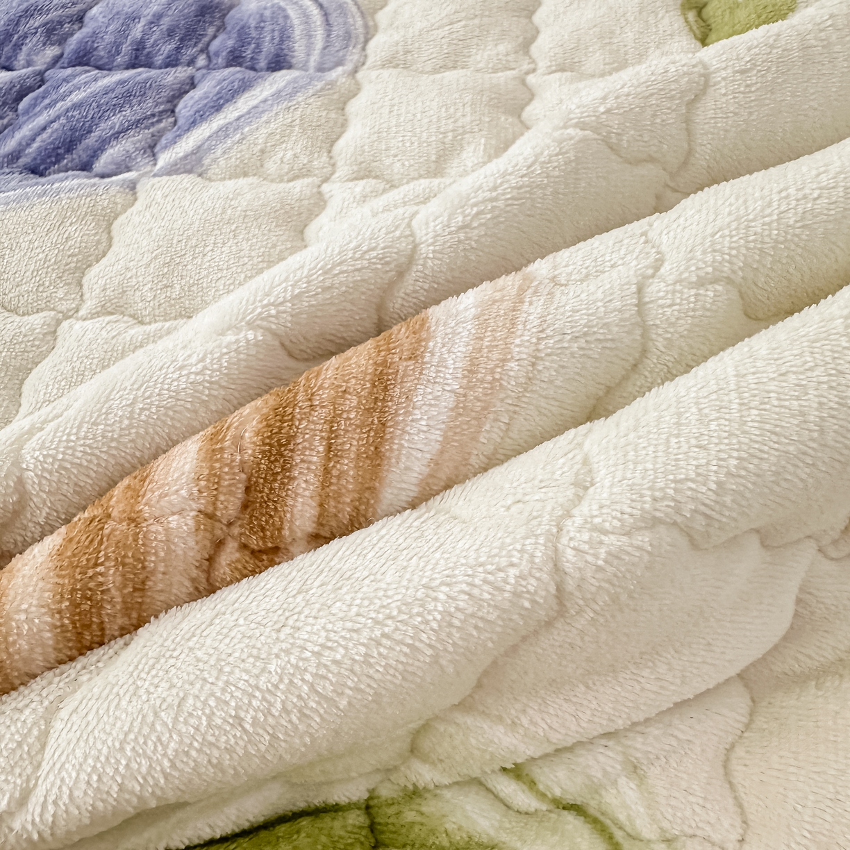 91家纺网 家纺一手货源 找家纺 棉森家纺 2025新款亲肤舒适高克重牛奶绒夹棉床褥床垫垫子 爱心奶白