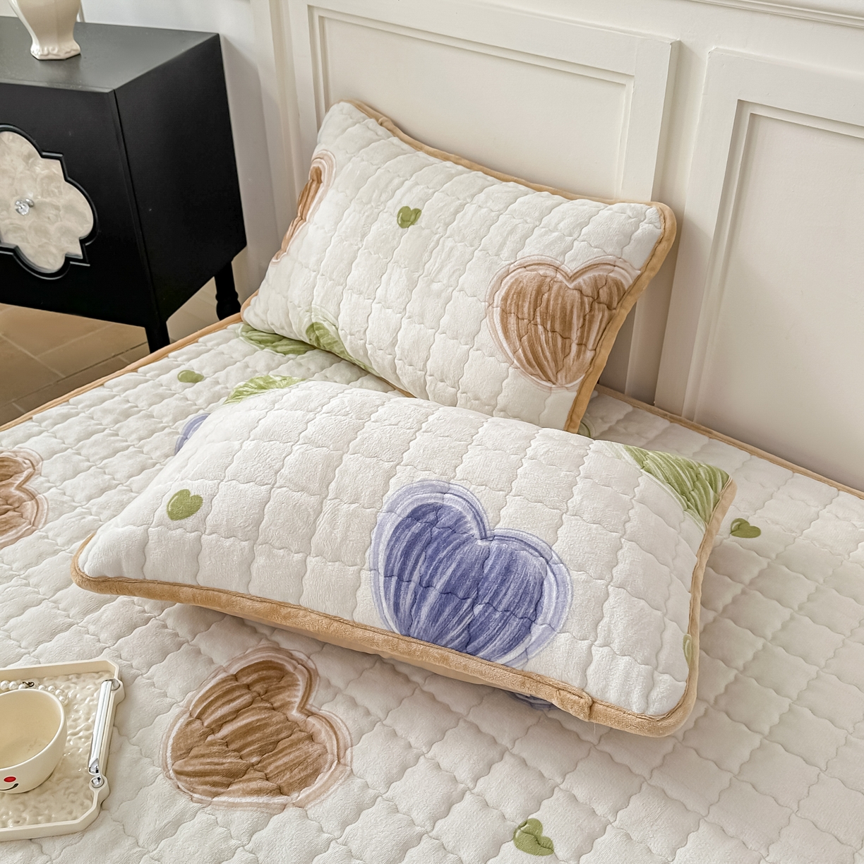 91家纺网 家纺一手货源 找家纺 棉森家纺 2025新款亲肤舒适高克重牛奶绒夹棉床褥床垫垫子 爱心奶白