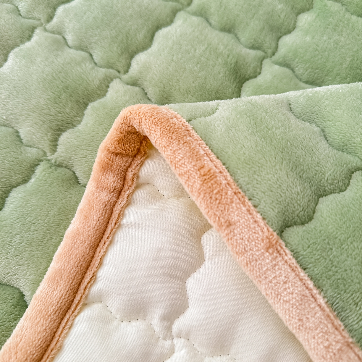 91家纺网 家纺一手货源 找家纺 棉森家纺 2025新款亲肤舒适高克重牛奶绒夹棉床褥床垫垫子 豆绿