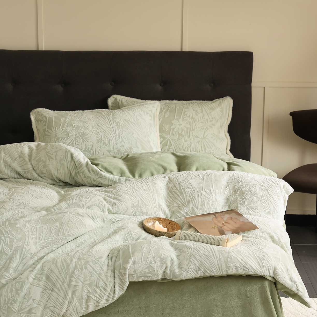 91家纺网 家纺一手货源 找家纺 （总）玉宇阁家居 2025新款双色提花雕花牛奶绒四件套-冷杉森林（178/248/268/268/268/288（券后控价） 床笠款套件可定制（适用于 10-22cm 高床垫））