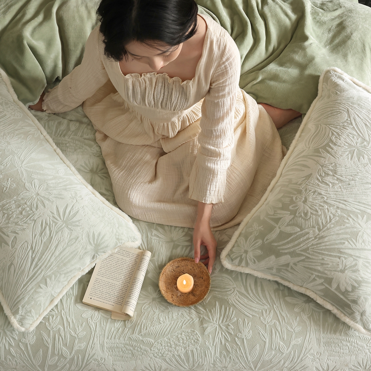 91家纺网 家纺一手货源 找家纺 （总）玉宇阁家居 2025新款双色提花雕花牛奶绒四件套-冷杉森林（178/248/268/268/268/288（券后控价） 床笠款套件可定制（适用于 10-22cm 高床垫））