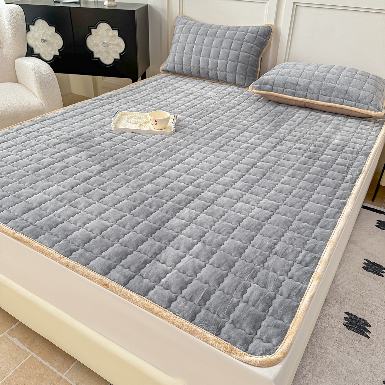 91家纺网 家纺一手货源 找家纺 棉森家纺 2025新款亲肤舒适高克重牛奶绒夹棉床褥床垫垫子 灰色