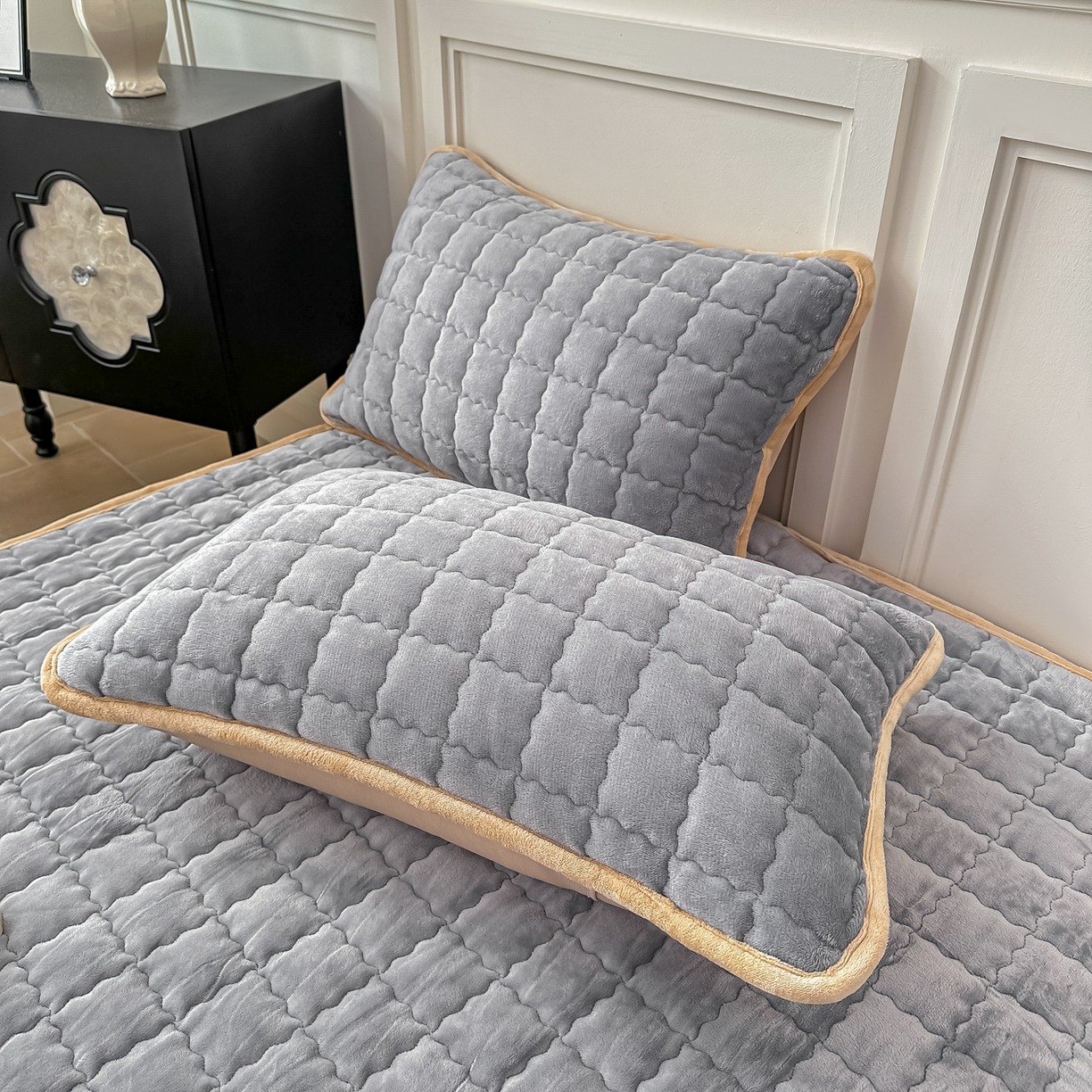 91家纺网 家纺一手货源 找家纺 棉森家纺 2025新款亲肤舒适高克重牛奶绒夹棉床褥床垫垫子 灰色