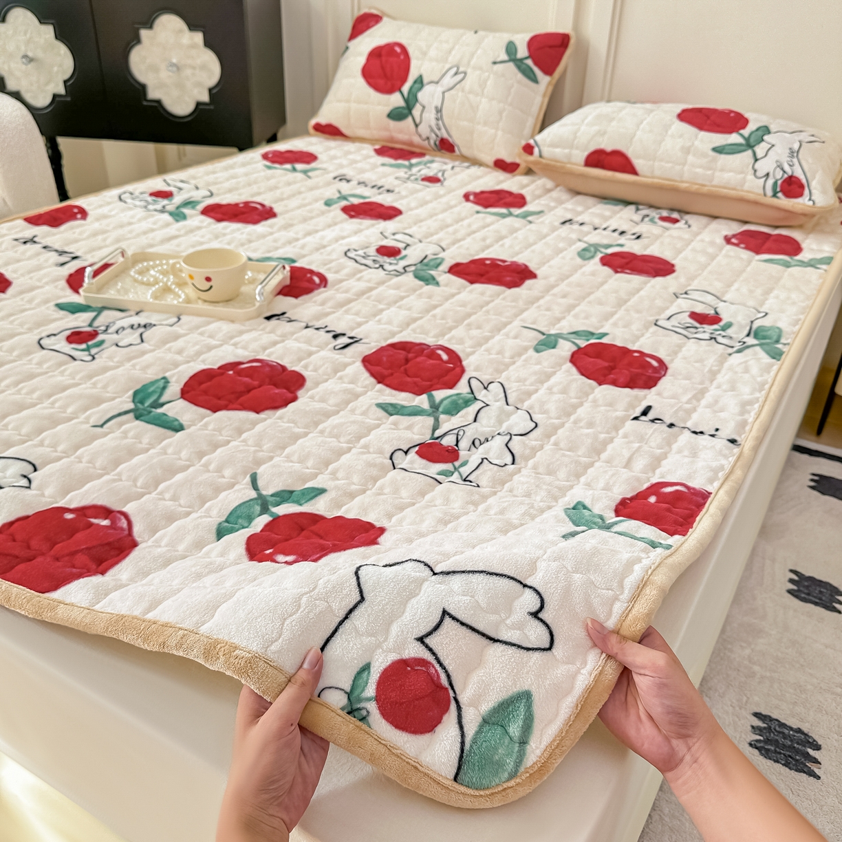 棉森家纺 2025新款亲肤舒适高克重牛奶绒夹棉床褥床垫垫子 玫瑰兔